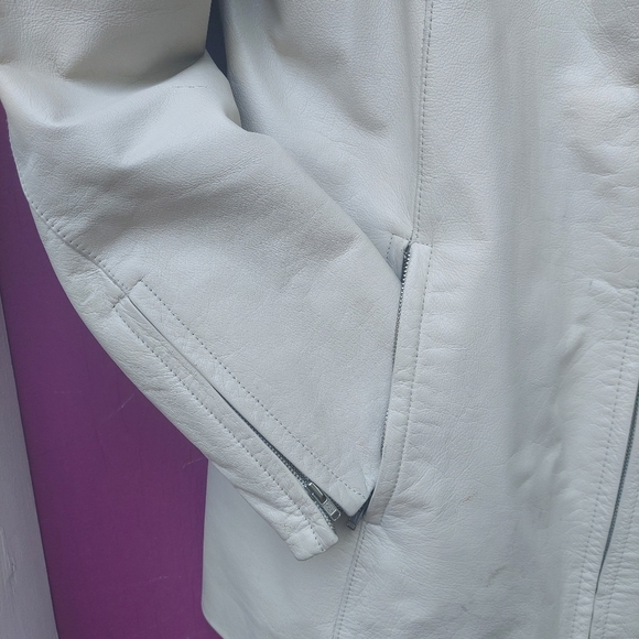 Danier cream leather jacket, M, lined, with extra zip-out winter lining - Picture 2 of 8
